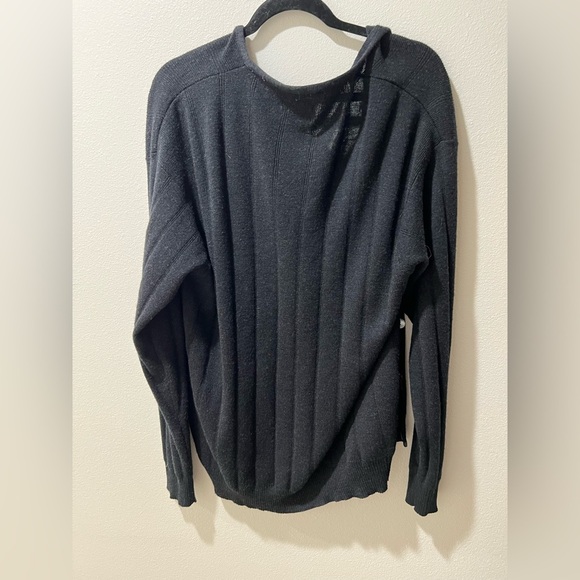 Jos. A. Bank Men's Black extra fine merino wool Sweater, size large, EUC - Picture 2 of 6